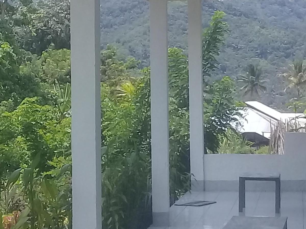 Hidayah Homestay Kelimutu Extérieur photo