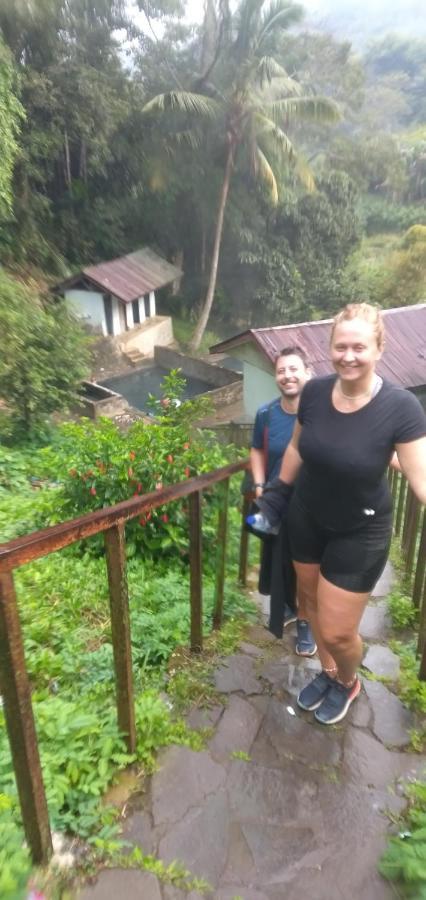 Hidayah Homestay Kelimutu Extérieur photo