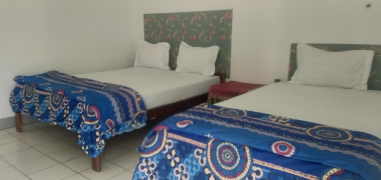 Hidayah Homestay Kelimutu Extérieur photo