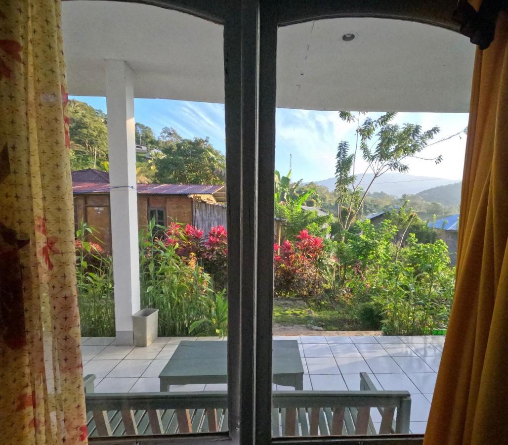 Hidayah Homestay Kelimutu Extérieur photo