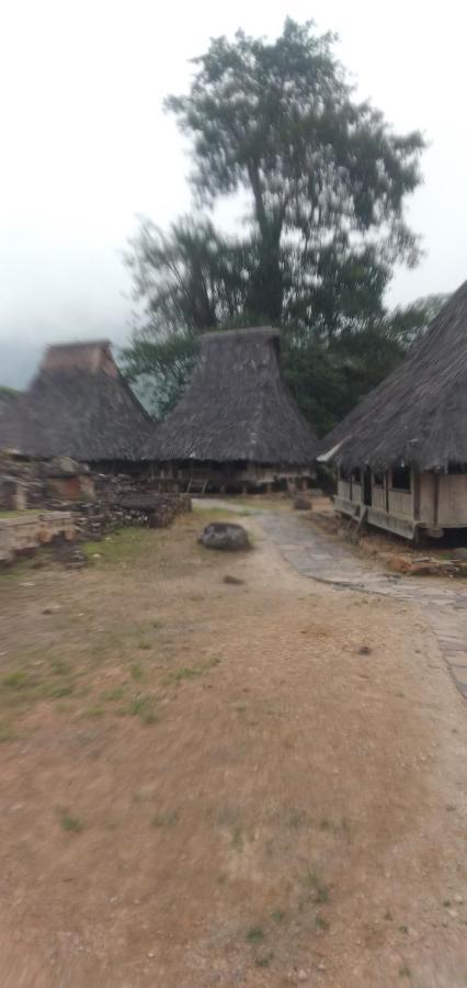 Hidayah Homestay Kelimutu Extérieur photo