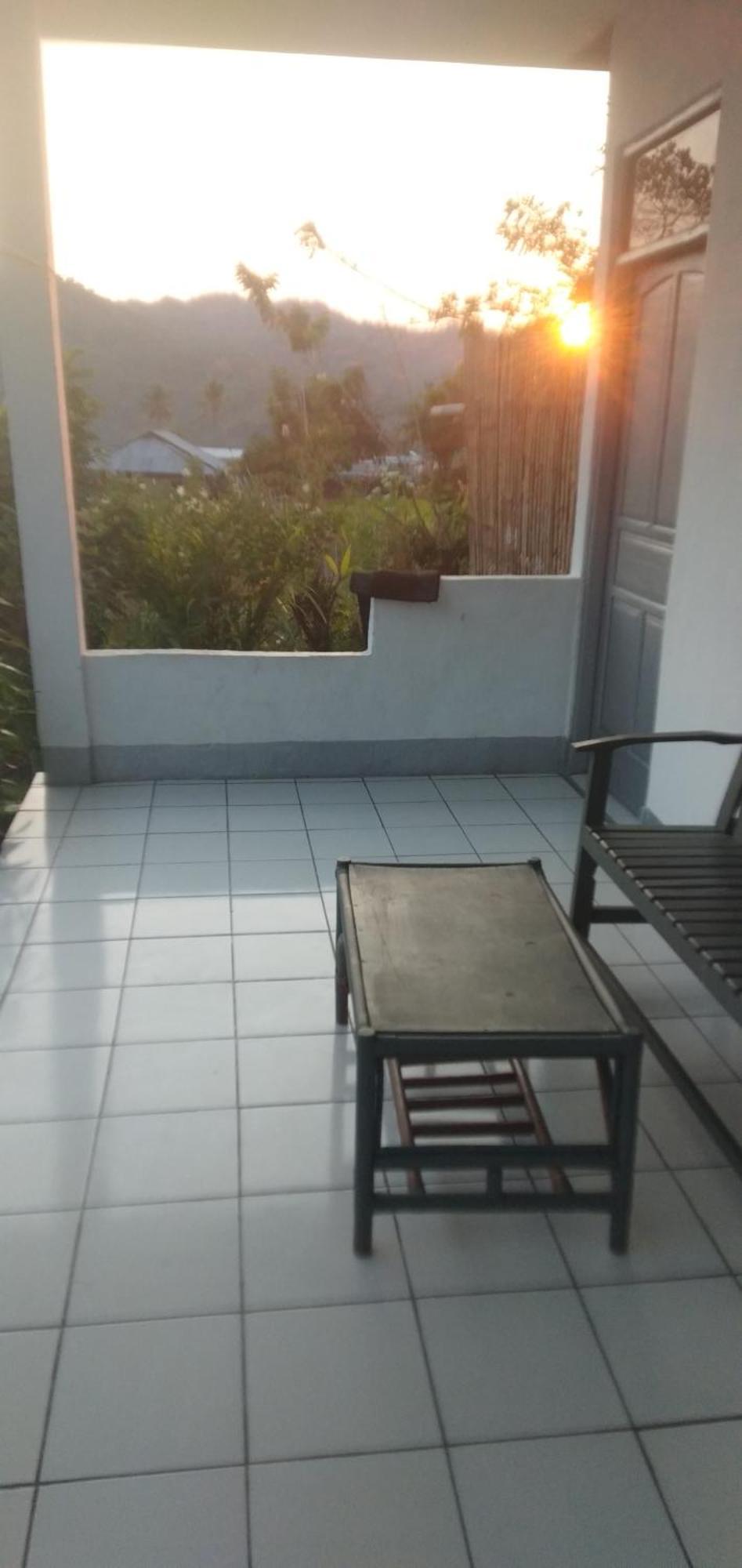 Hidayah Homestay Kelimutu Extérieur photo