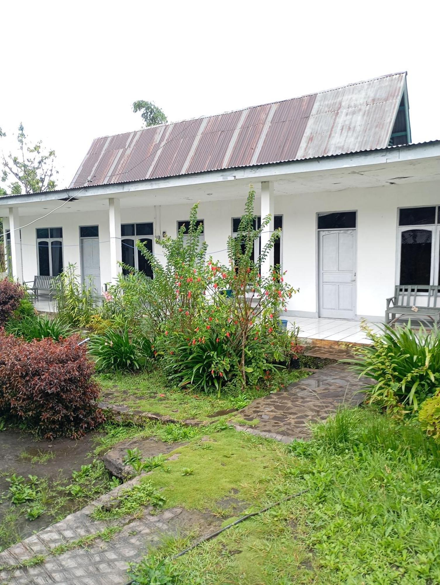 Hidayah Homestay Kelimutu Extérieur photo