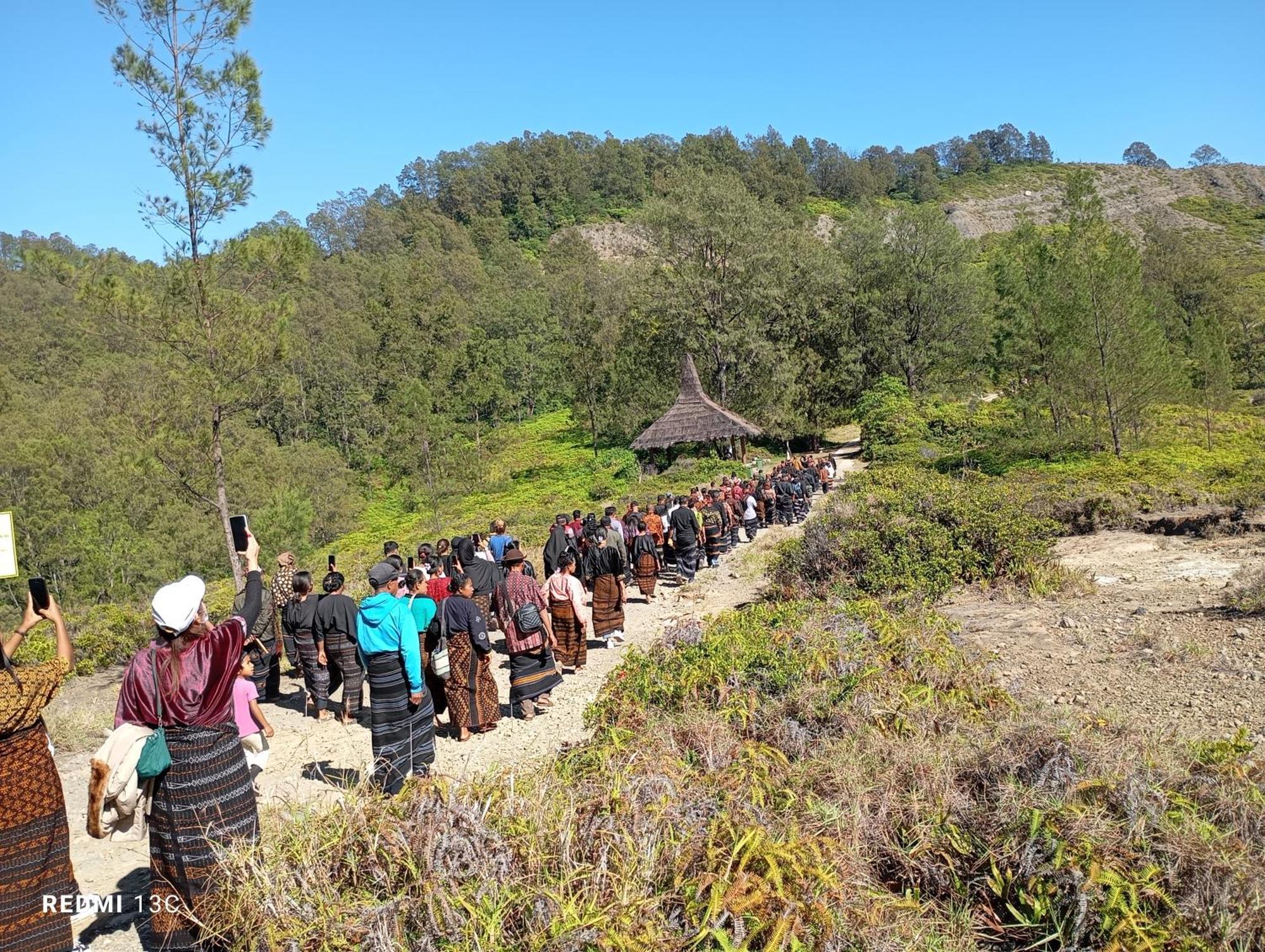 Hidayah Homestay Kelimutu Extérieur photo
