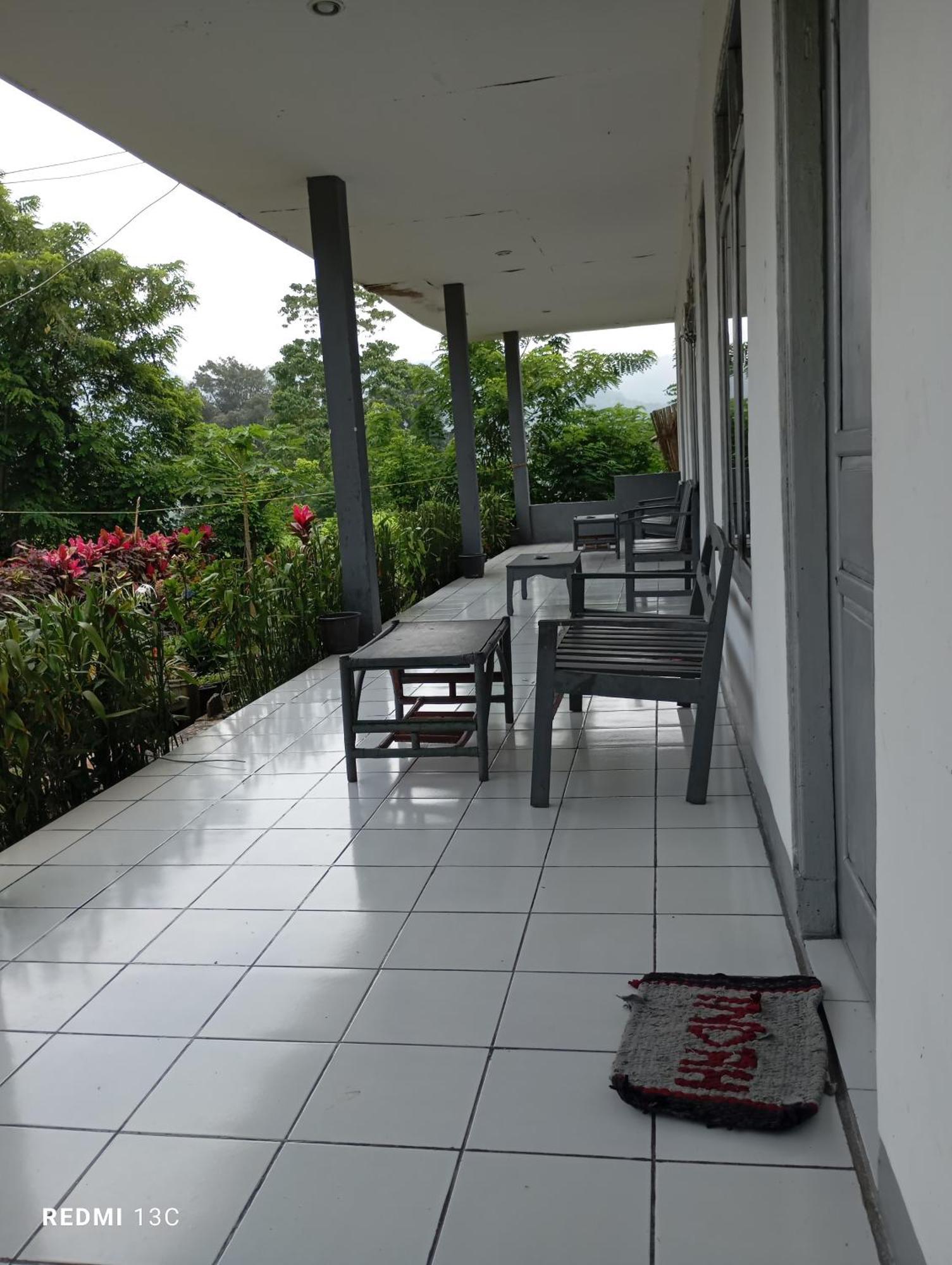 Hidayah Homestay Kelimutu Extérieur photo
