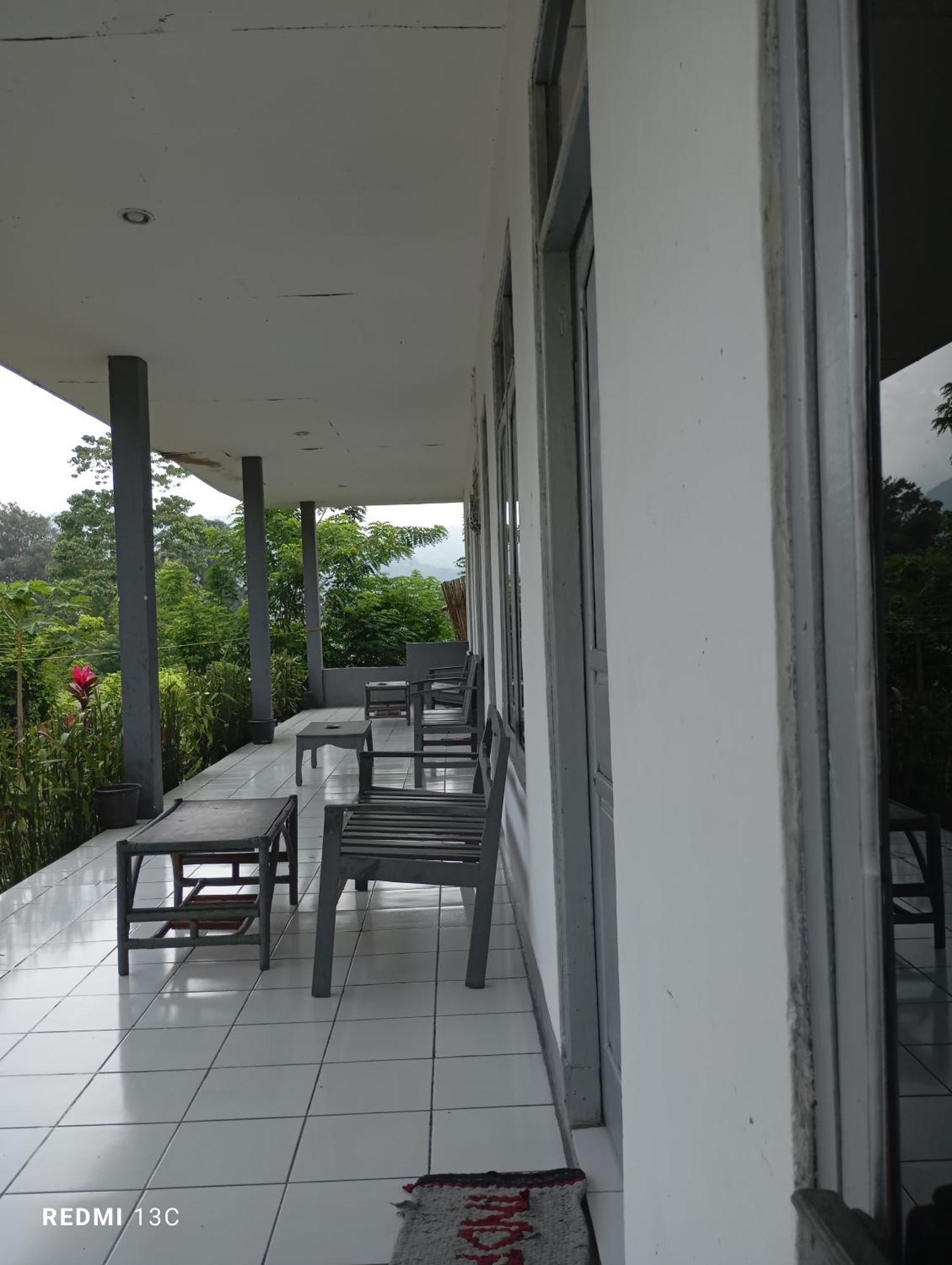 Hidayah Homestay Kelimutu Extérieur photo